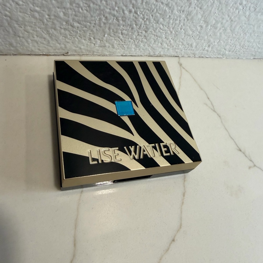 Lise Watier Zebra Print Compact - Picture 2 of 3